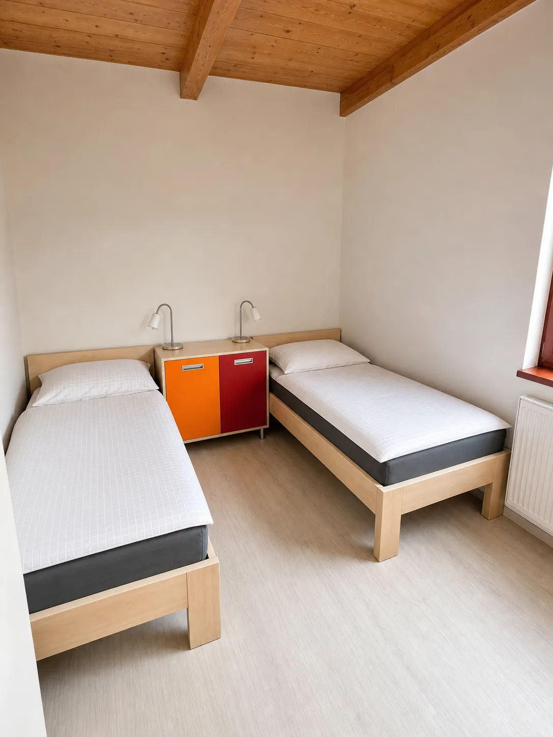 Vedlejší pokoj se dvěma samostatnými lůžky